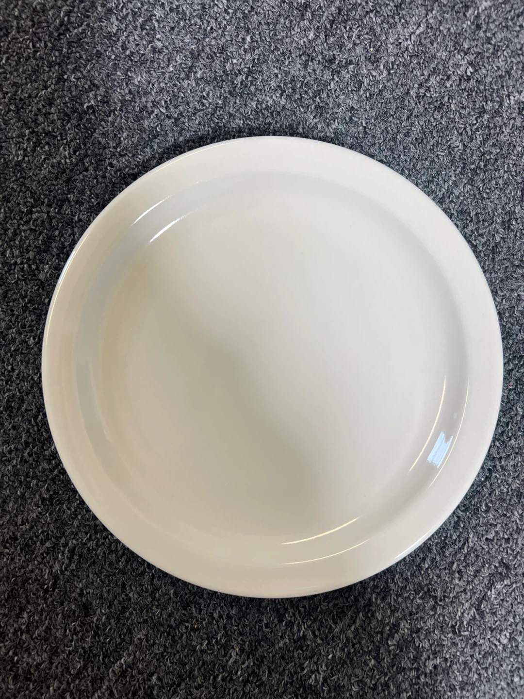 Set of 2 Tuxton White Ceramic Plates - photo 3
