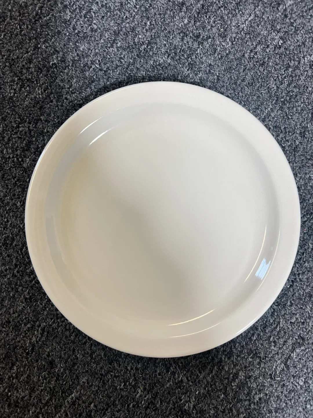 Set of 2 Tuxton White Ceramic Plates - photo 3