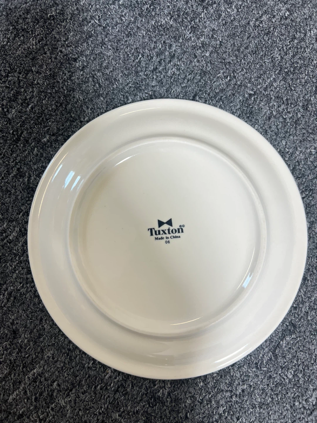 Set of 2 Tuxton White Ceramic Plates - photo 4