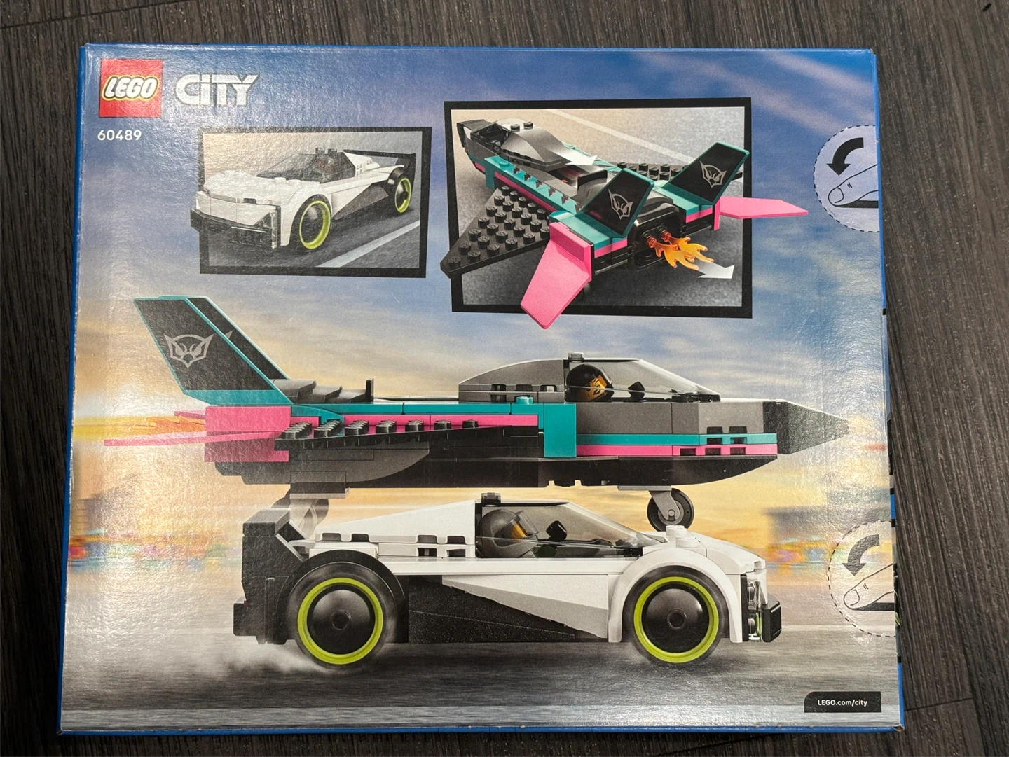 LEGO City Jet vs. Car 60489 - photo 2
