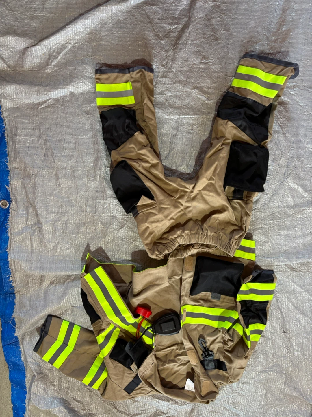 Child's Firefighter Costume Size 3-4 - photo 2