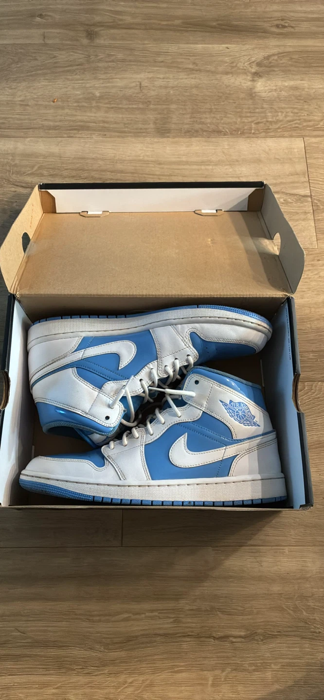 Air Jordan 1 Mid SE White Legend Blue