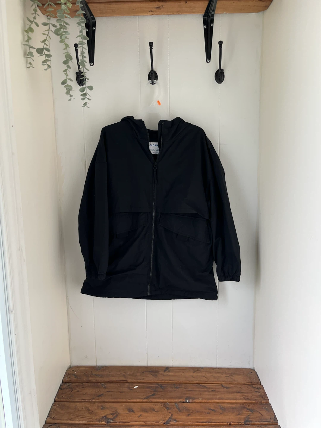 Kids black zip-up hooded jacket - L (10/12)