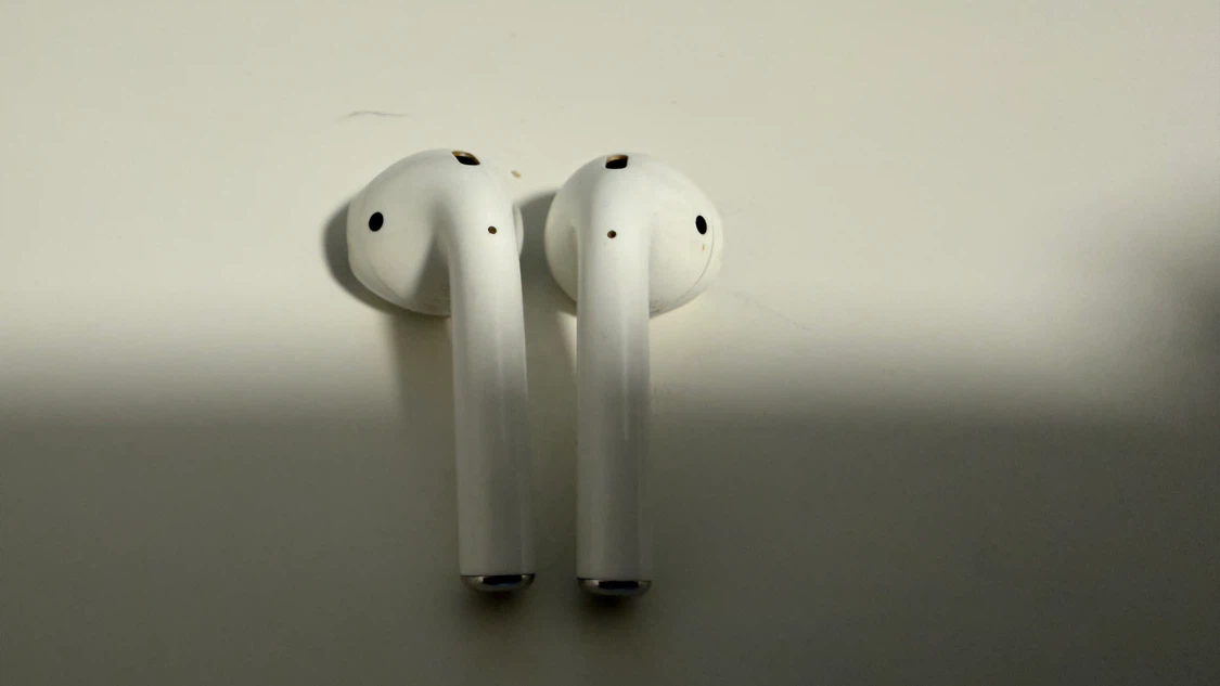 AirPods 2 with Lightning Charging Case (A2031) - photo 5
