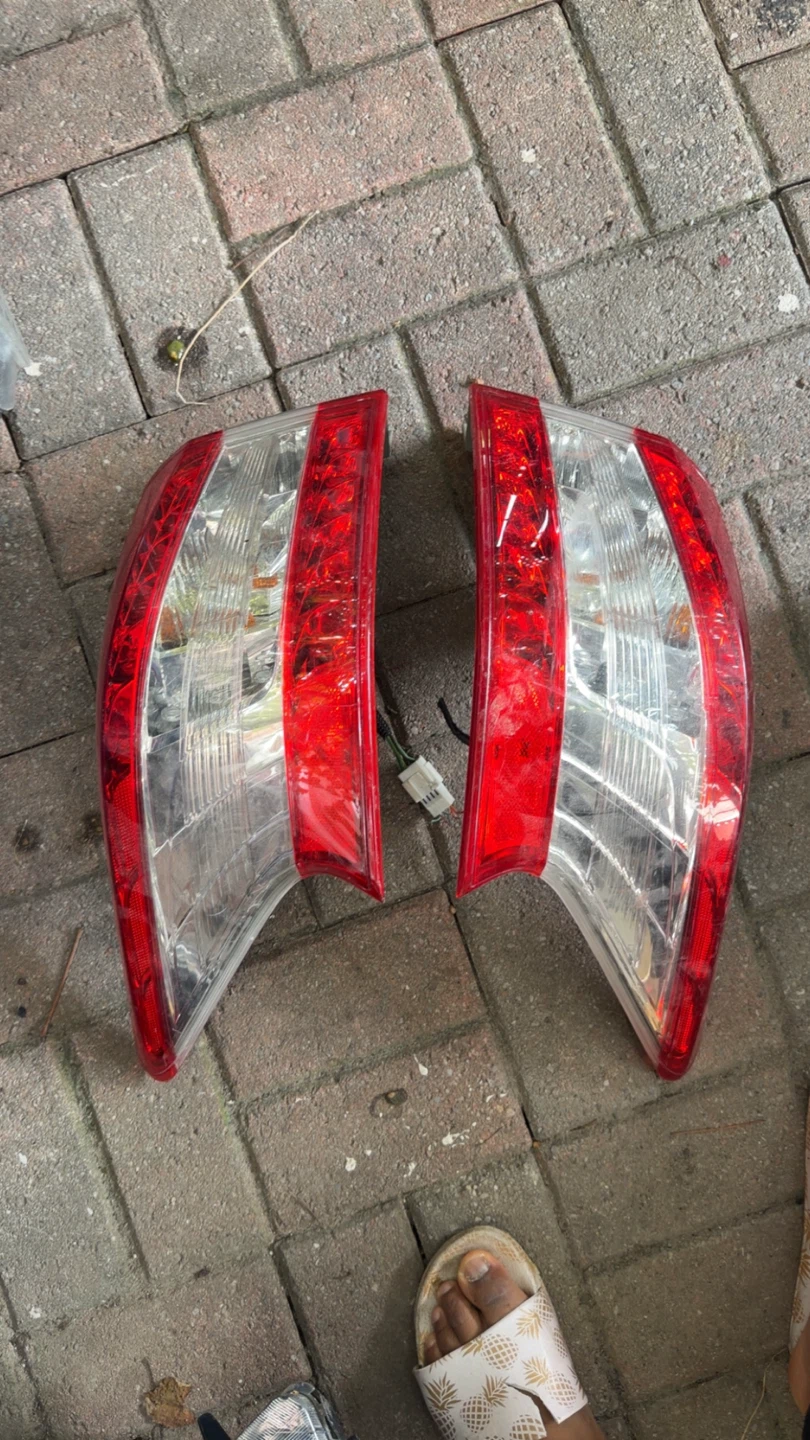 2013–2015 Nissan Sentra tail lights