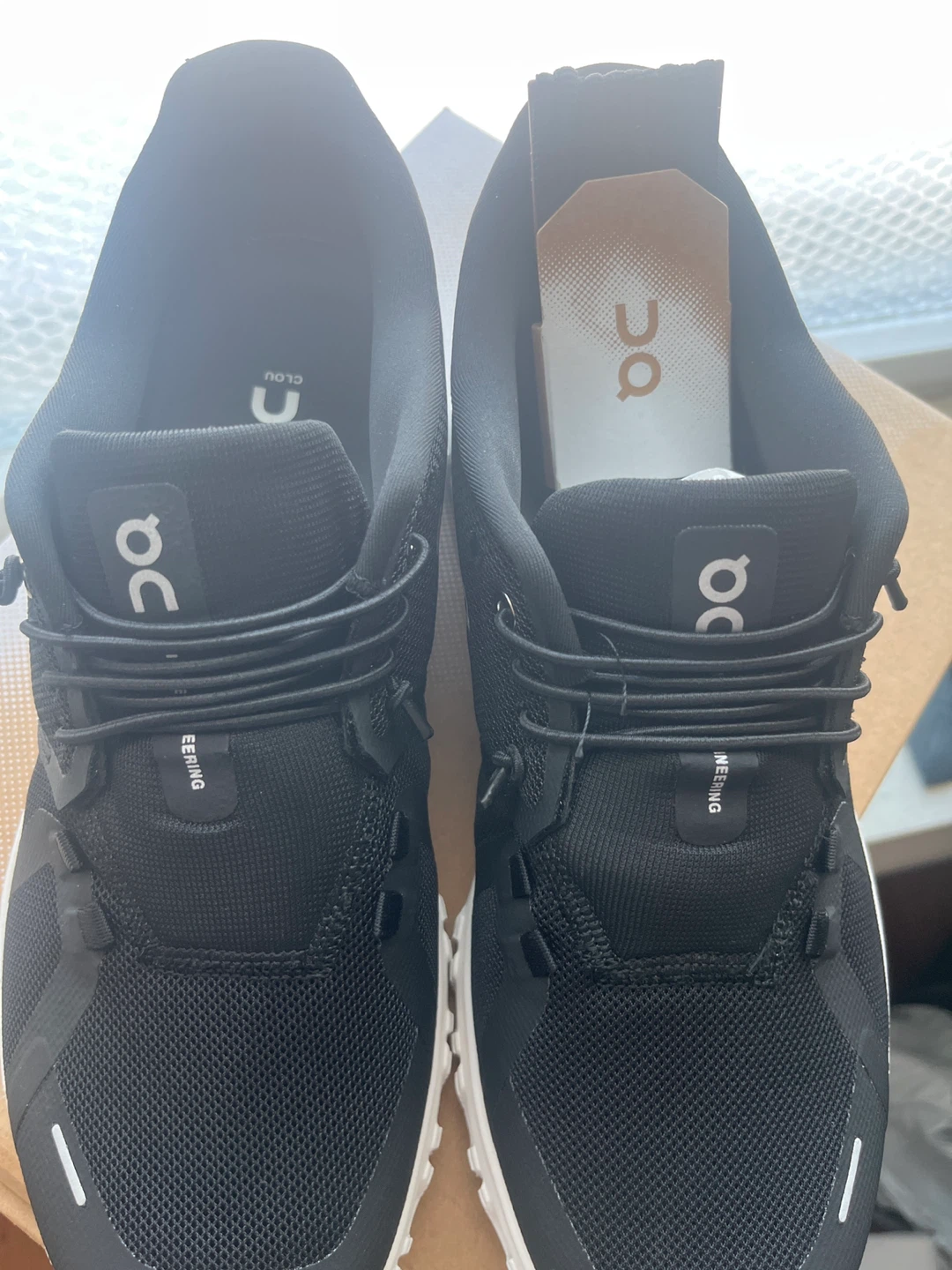 On Running Cloud 6 Shoes Black White