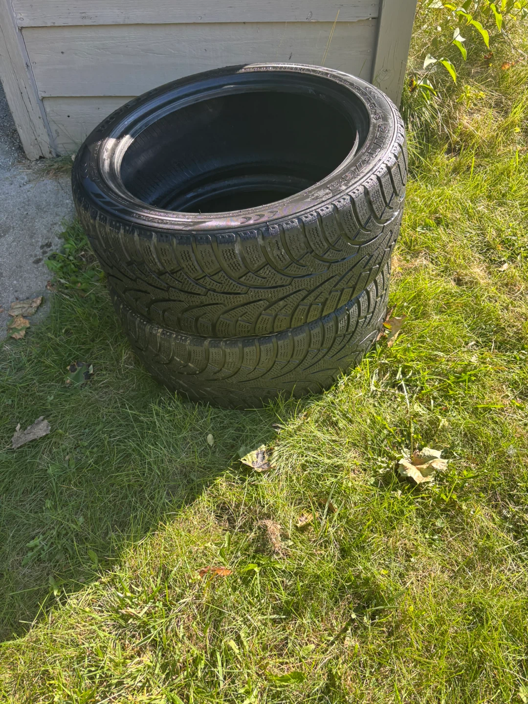 Two Rovelo RWT-768 Tires 225/45R17