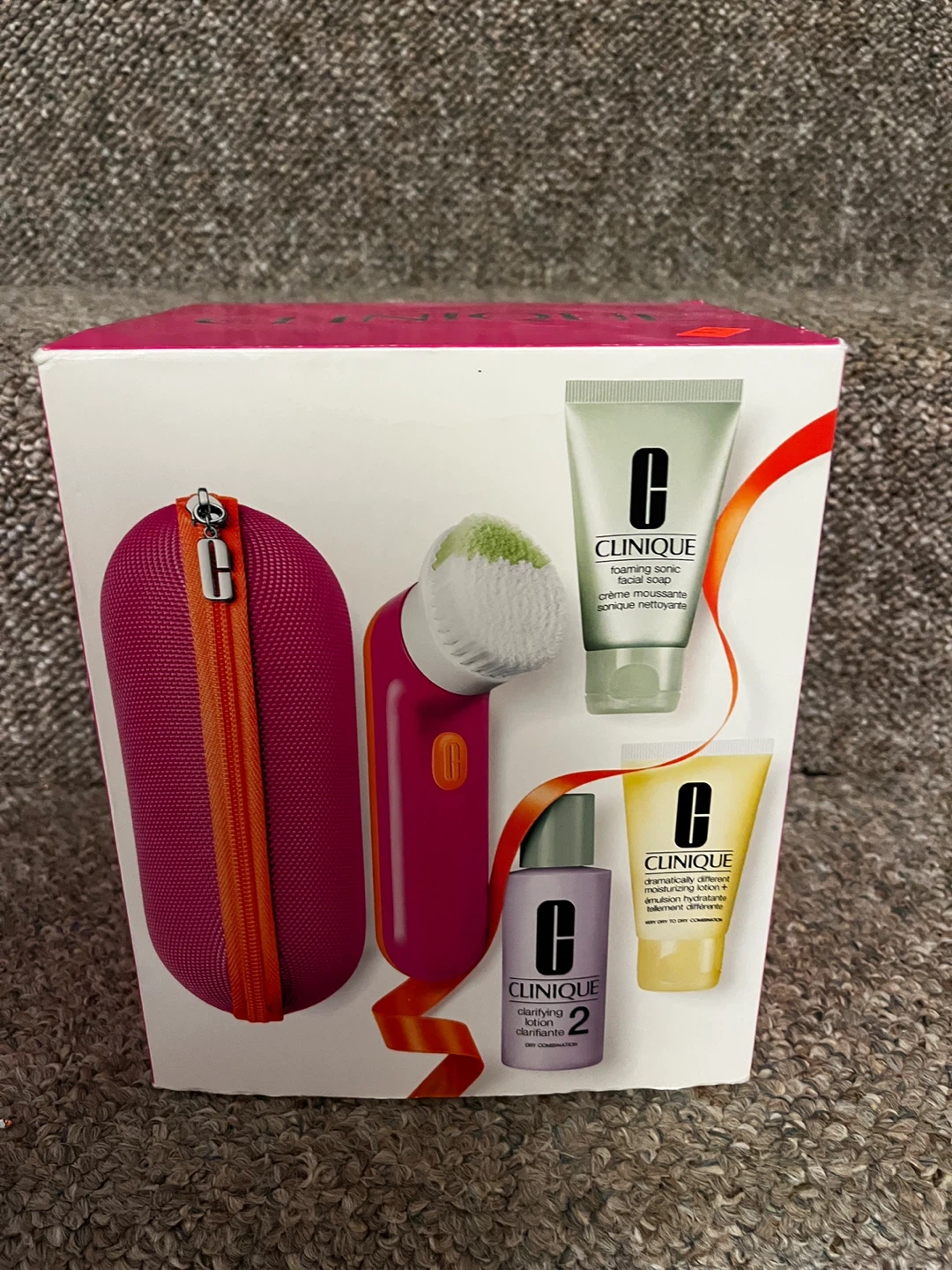 Clinique Sonic Cleansing Brush Set – Brand New Unopened
