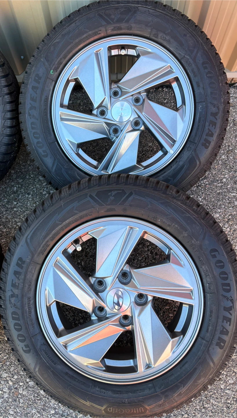 4 x 195/65/15 GOODYEAR TIRES AND OEM HYUNDAI RIMS $1250 - photo 2