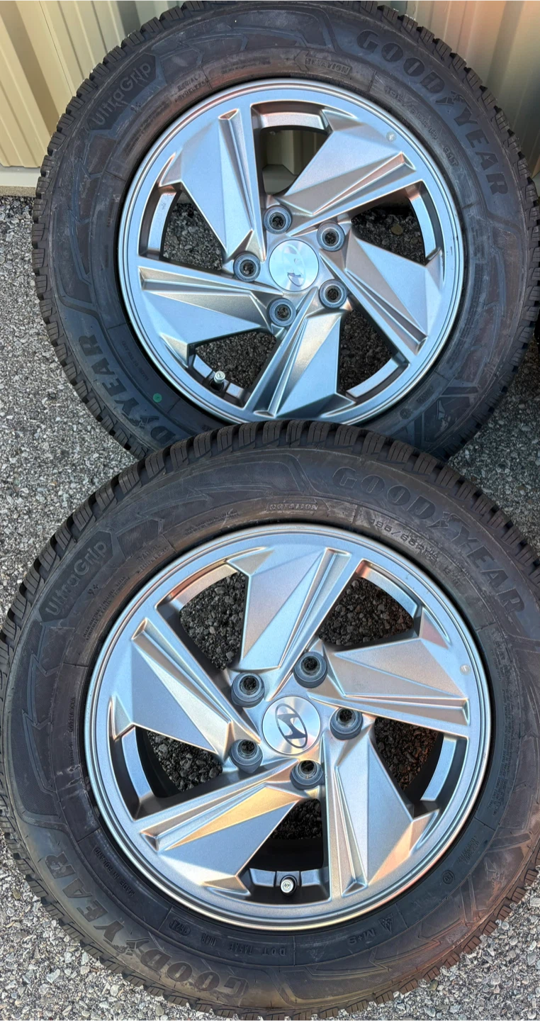 4 x 195/65/15 GOODYEAR TIRES AND OEM HYUNDAI RIMS $1250 - photo 3