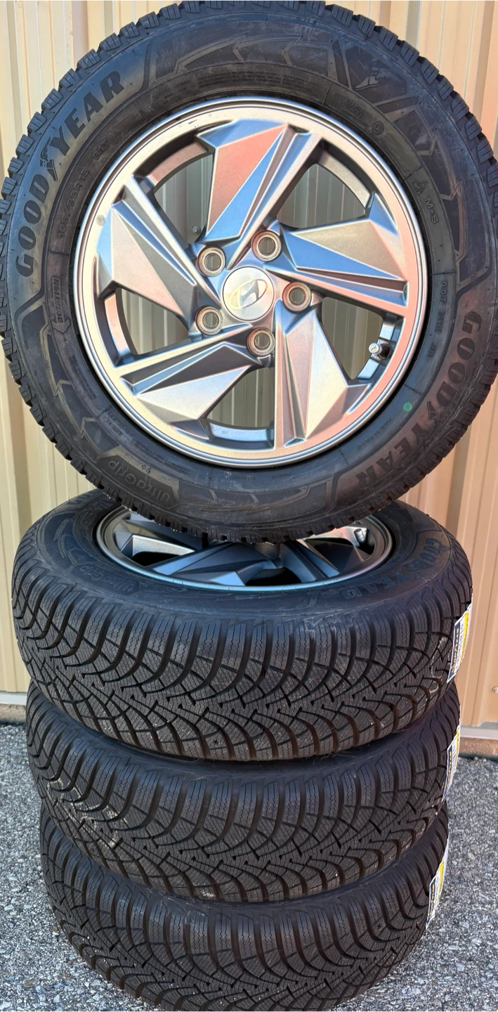 4 x 195/65/15 GOODYEAR TIRES AND OEM HYUNDAI RIMS $1250 - photo 4