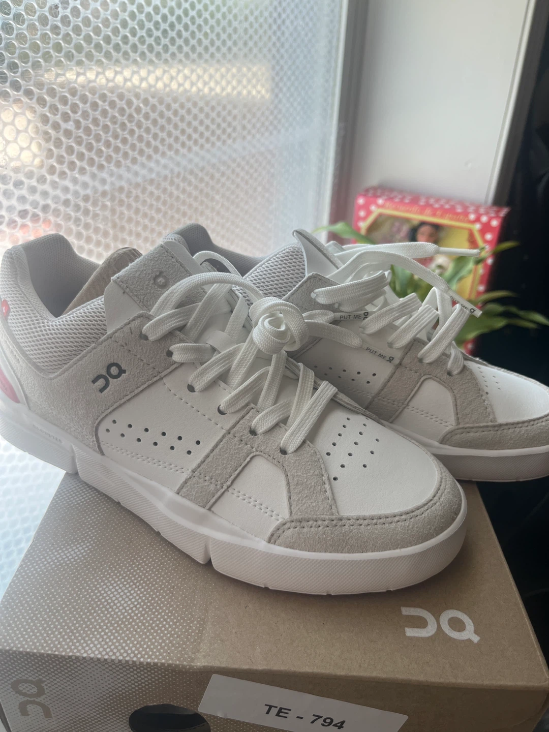 On Running THE ROGER Clubhouse Sneakers
