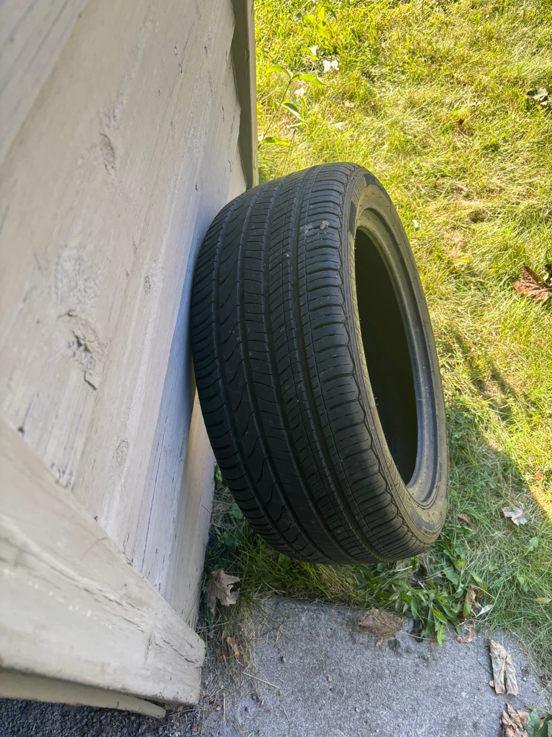 Lexani 225/50ZR17 98W Tire