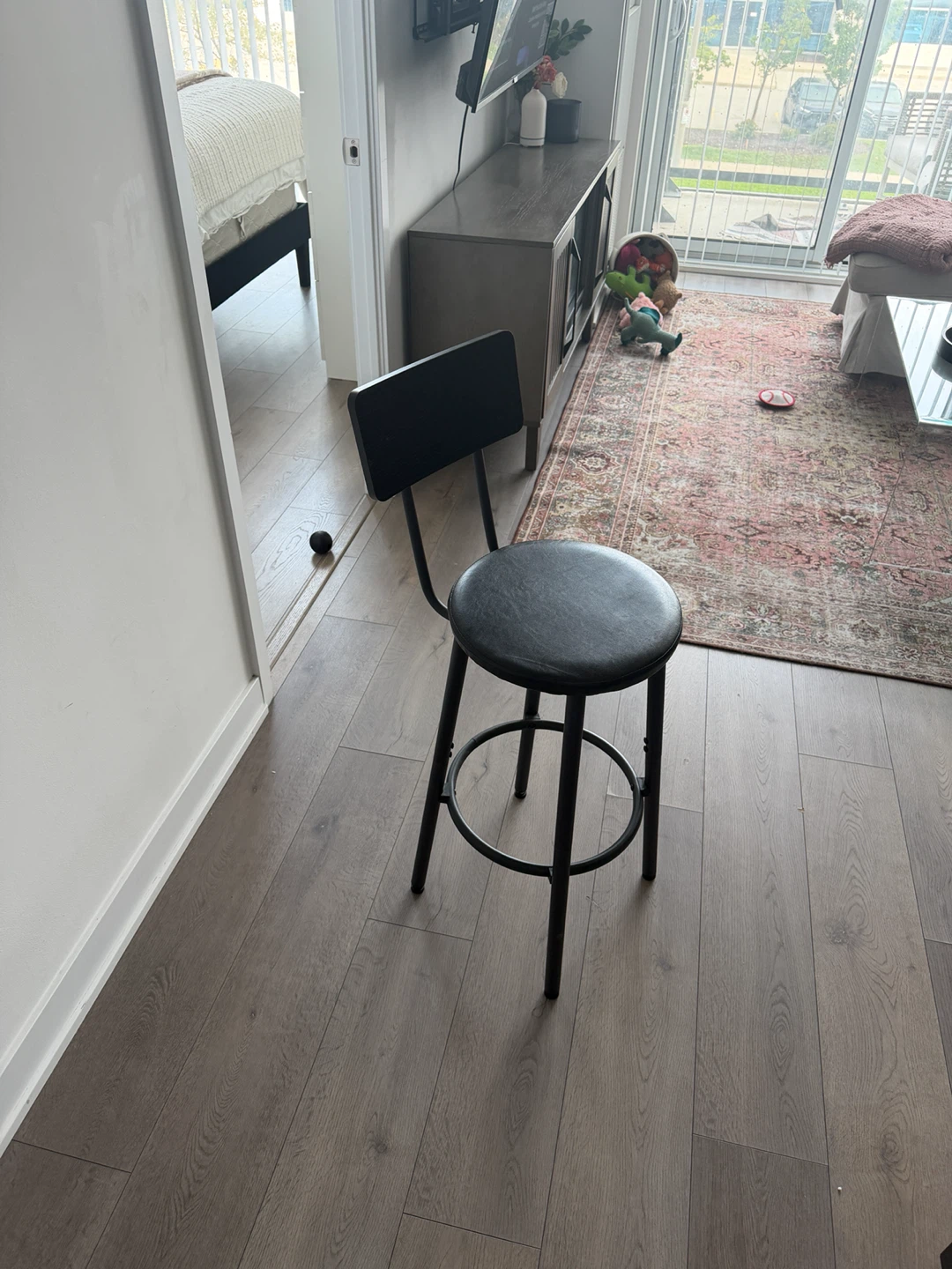 Black bar stools with backrests - photo 2