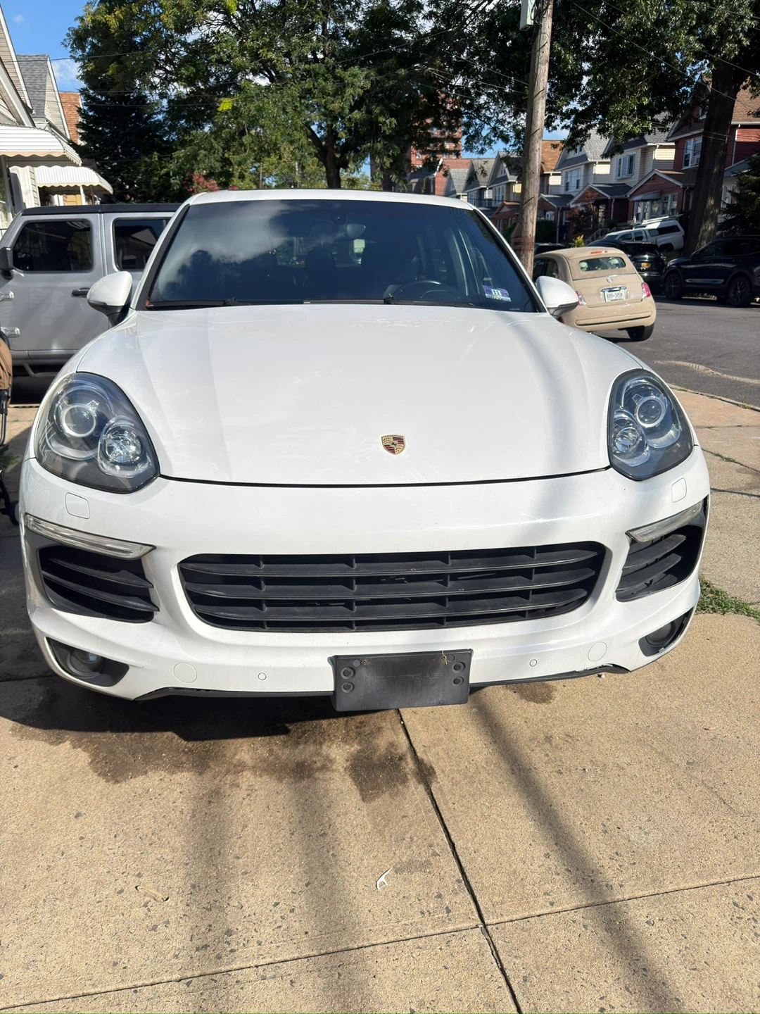White Porsche Cayenne