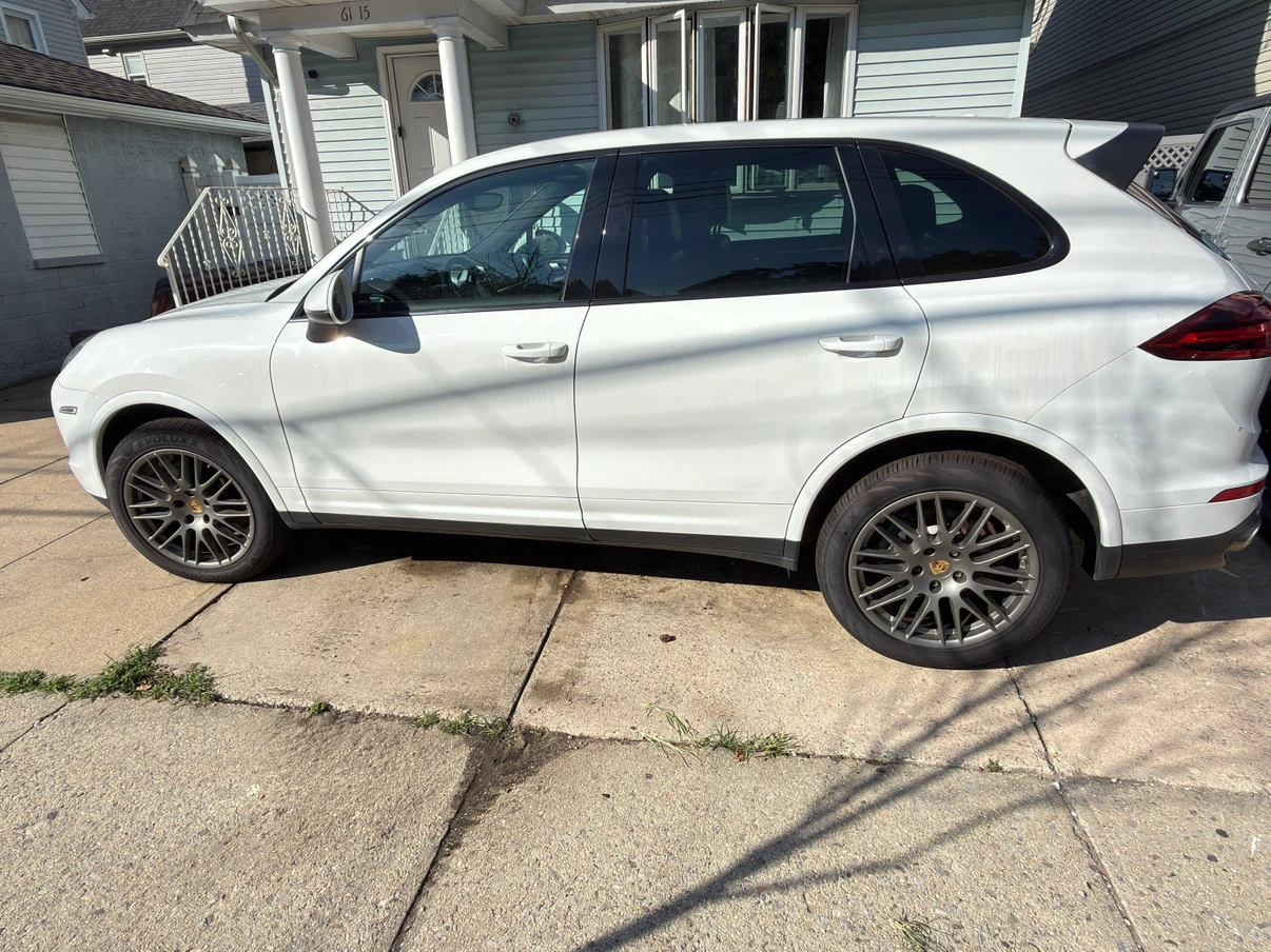 White Porsche Cayenne - photo 5
