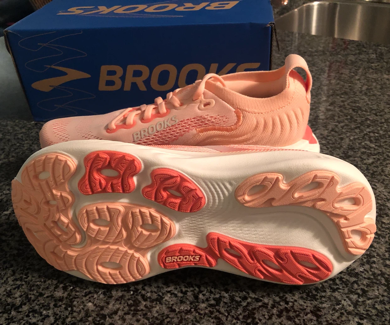 Brooks Adrenaline GTS 25, women’s, Running Shoes Size 6.5 - photo 3