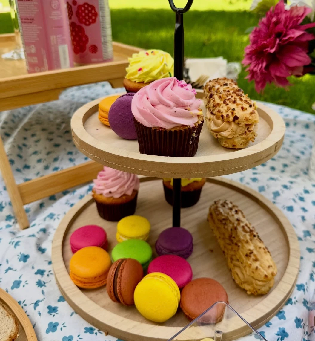 Entire picnic set! Just used once - photo 2