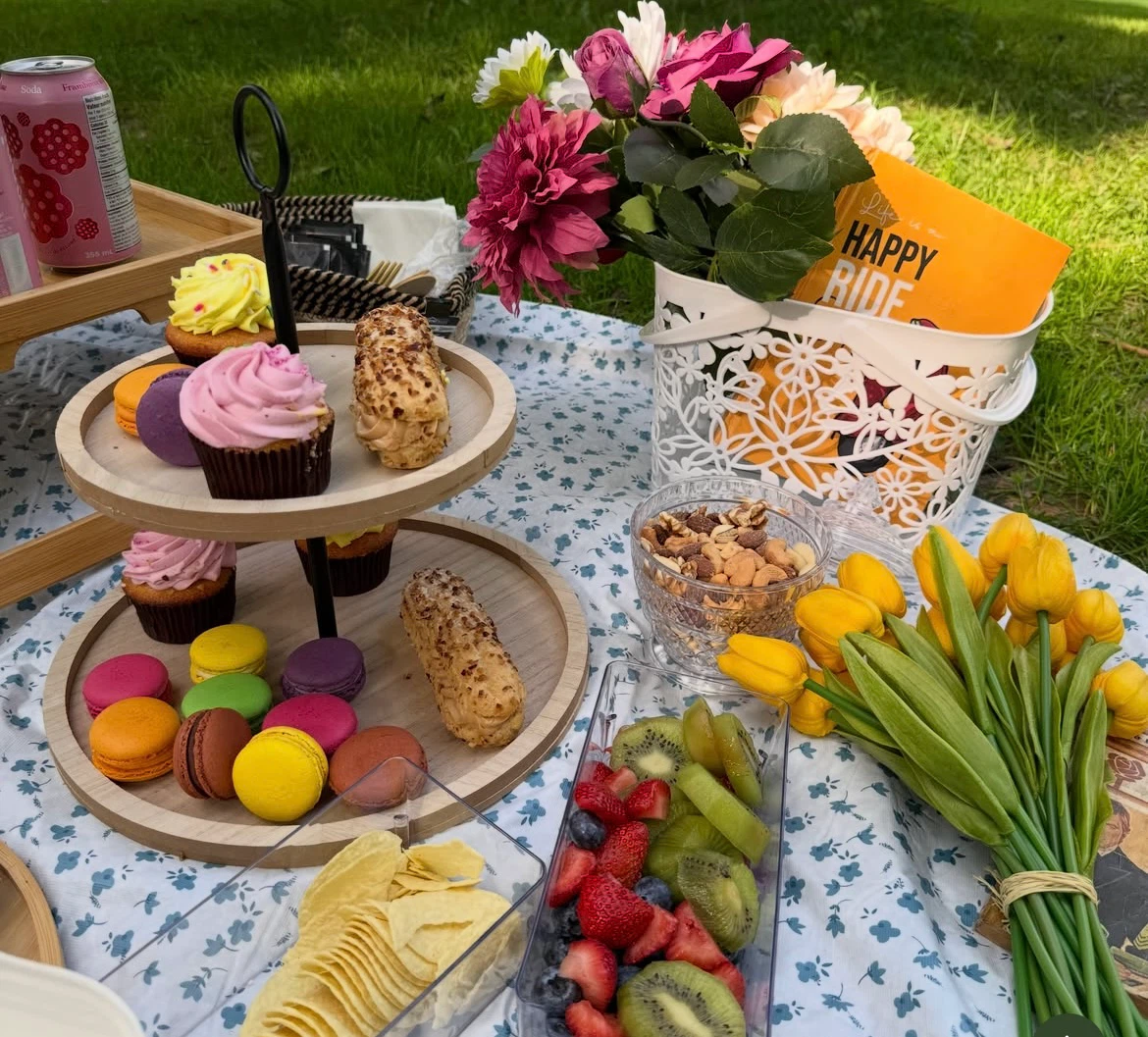 Entire picnic set! Just used once - photo 4