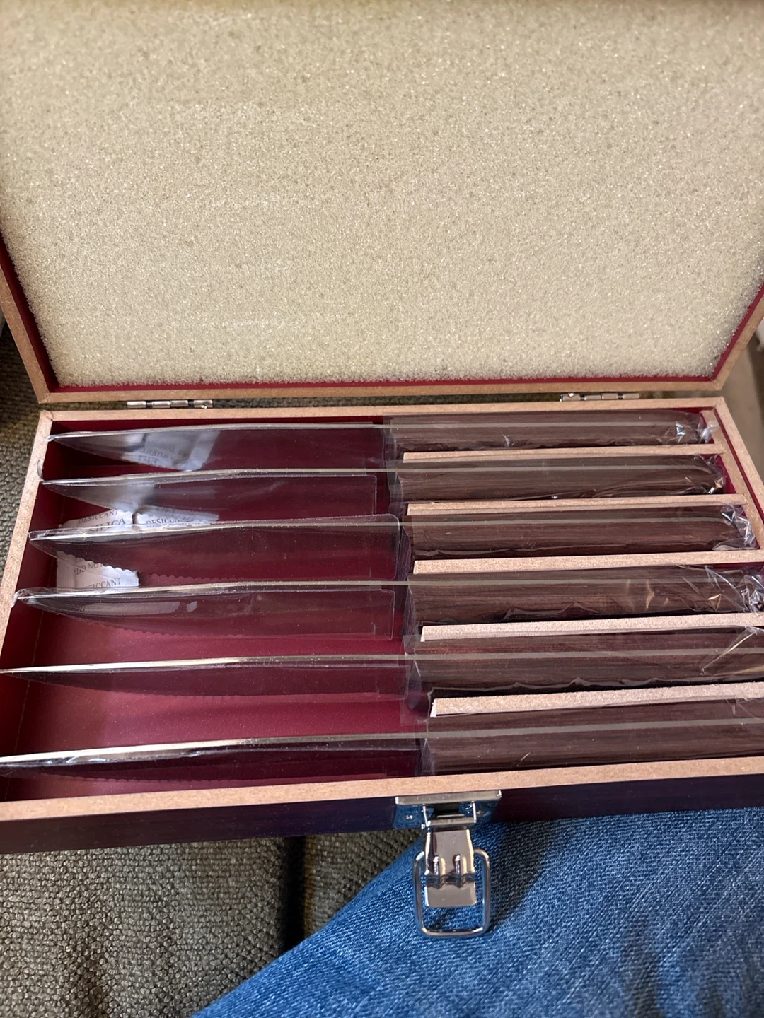 Set of 6 Steak Knives in Wooden Case