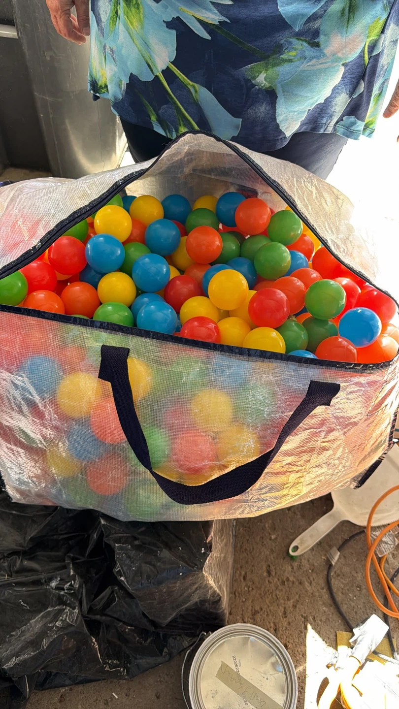 Large Bag of Multicoloured Play Pit Balls - photo 2
