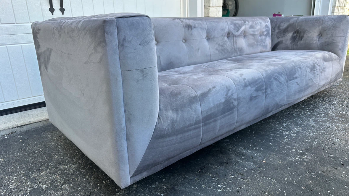 Grey velvet button-tufted sofa - photo 3