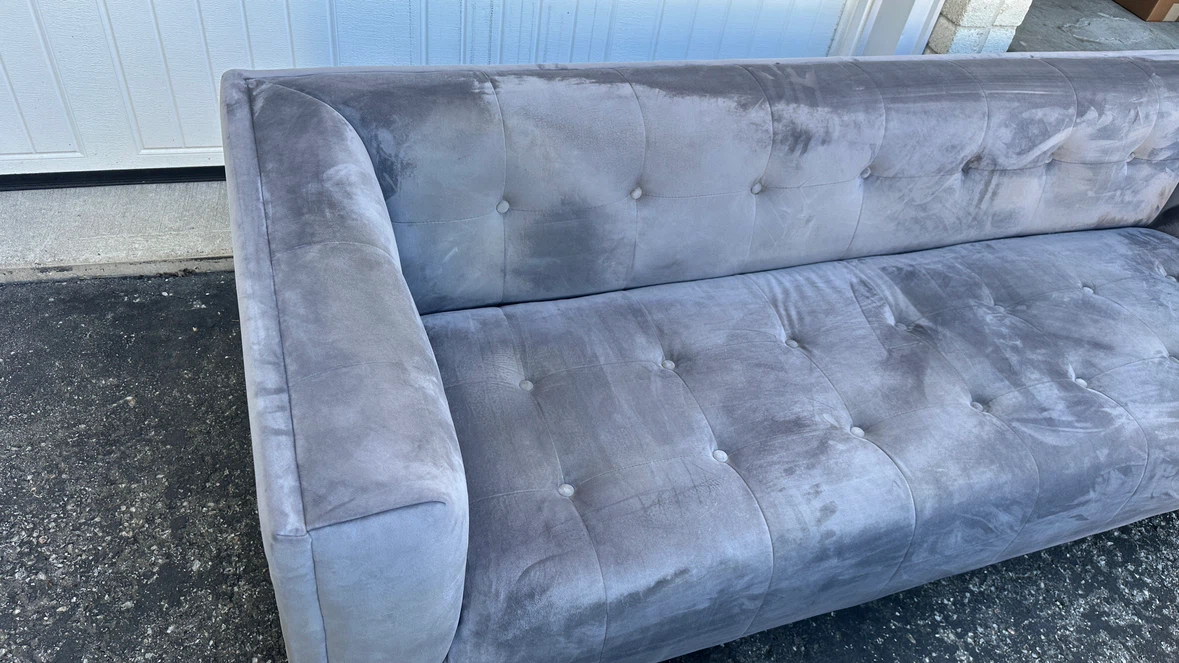 Grey velvet button-tufted sofa - photo 4