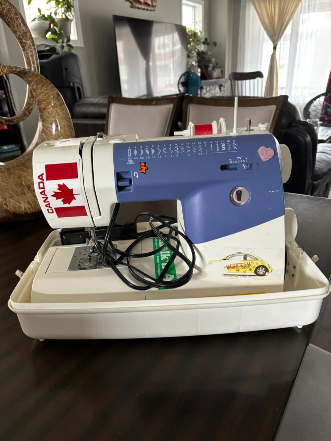Sewing machine with hard case - photo 3