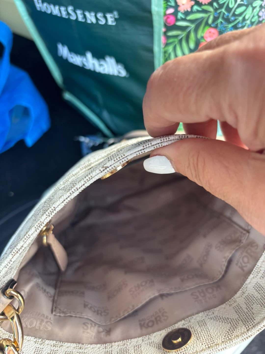 Michael Kors Cream Signature Crossbody Bag - photo 4