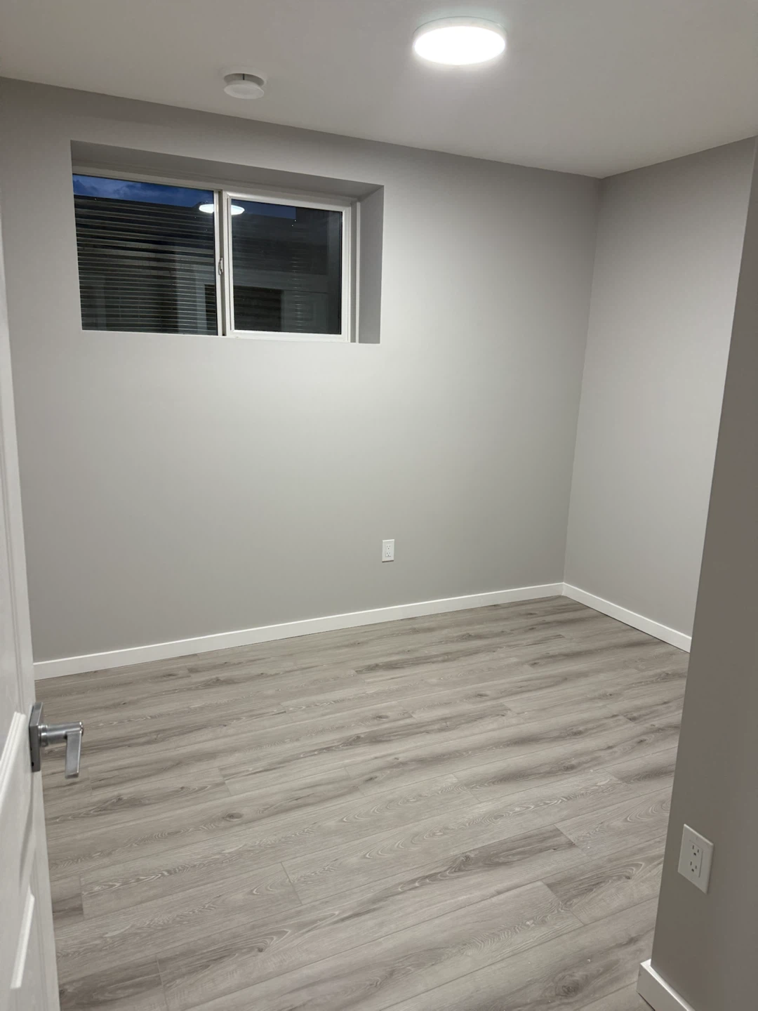 2 bedrooms 2 bathroom basement suite for rent - photo 2