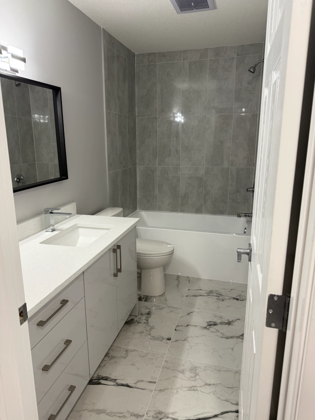 2 bedrooms 2 bathroom basement suite for rent - photo 4