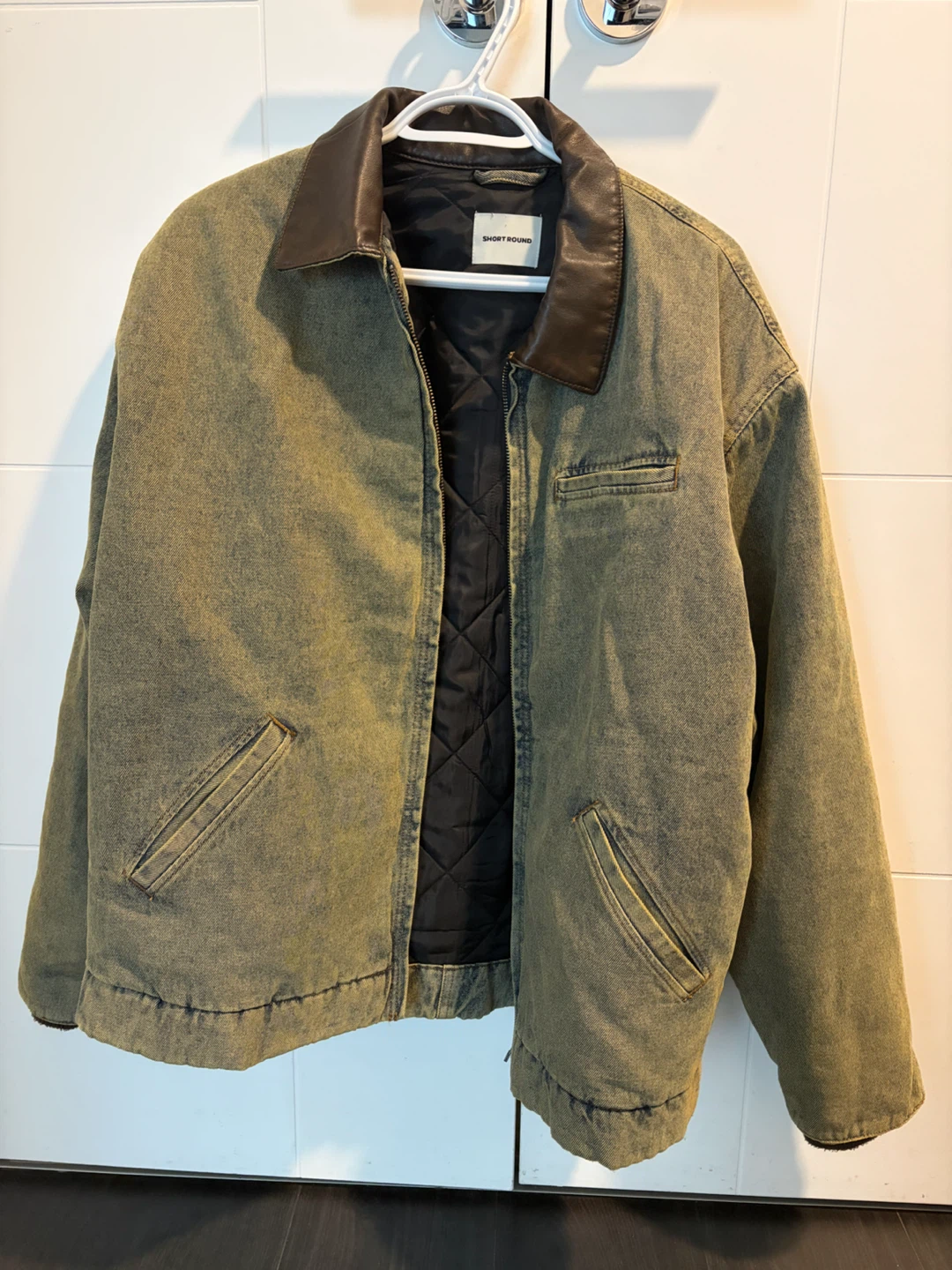 Short Round Wahed Denim Jacket, leather collar