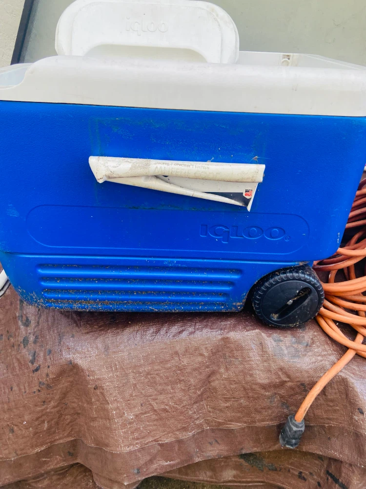 Igloo Rolling Cooler - photo 2