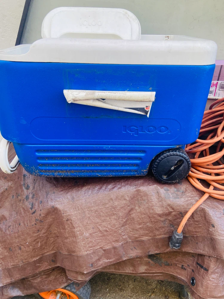 Igloo Rolling Cooler - photo 3