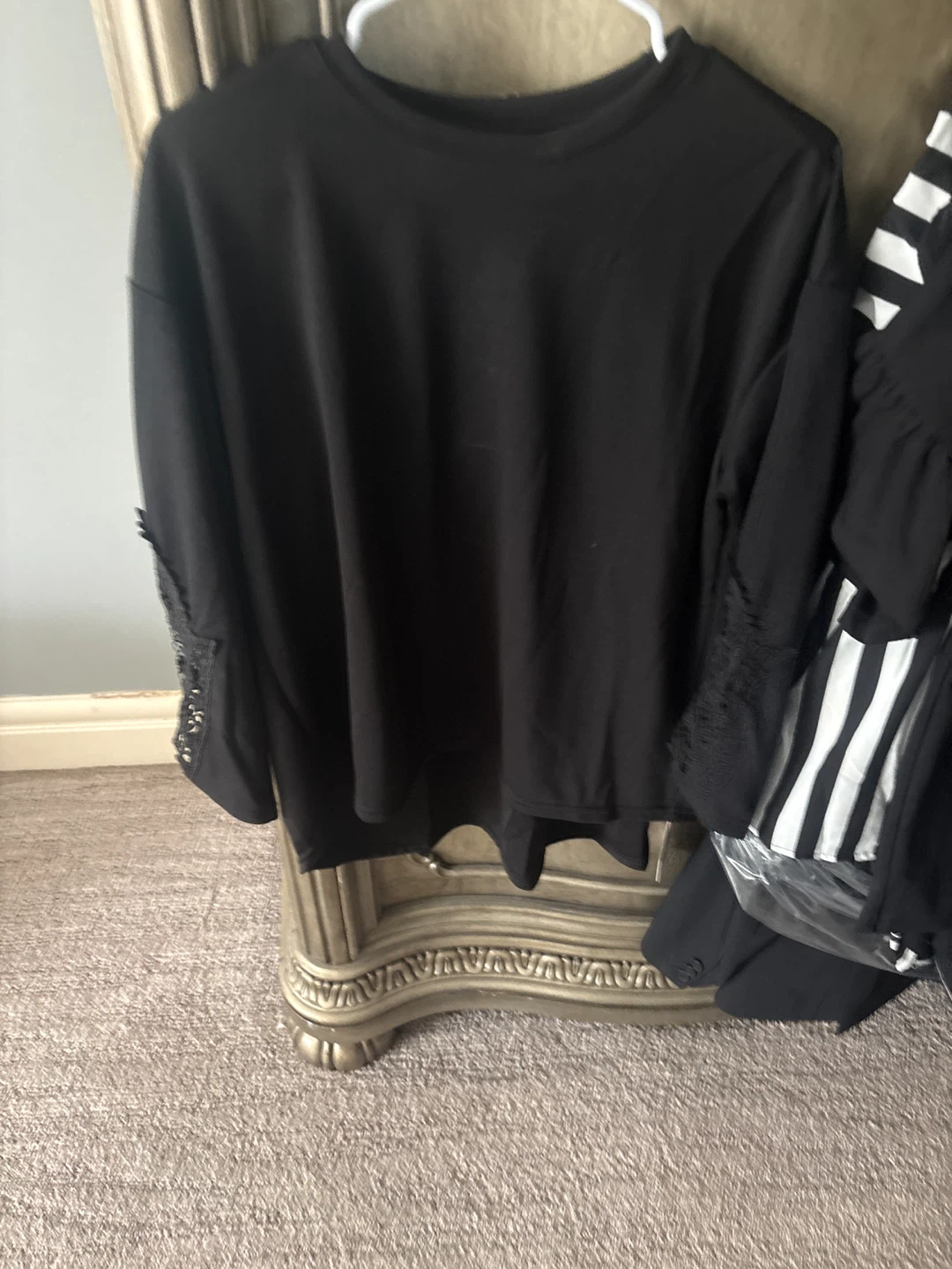 Black long-sleeve top with lace detail - photo 2