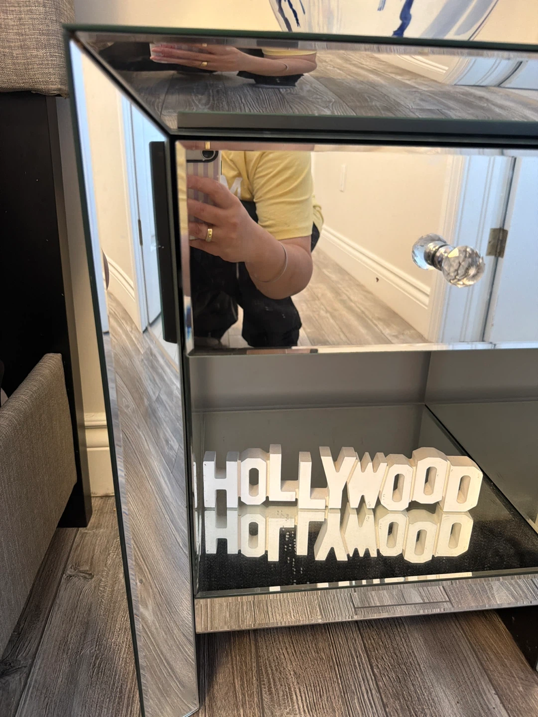 Mirrored heavy bedside table - photo 2