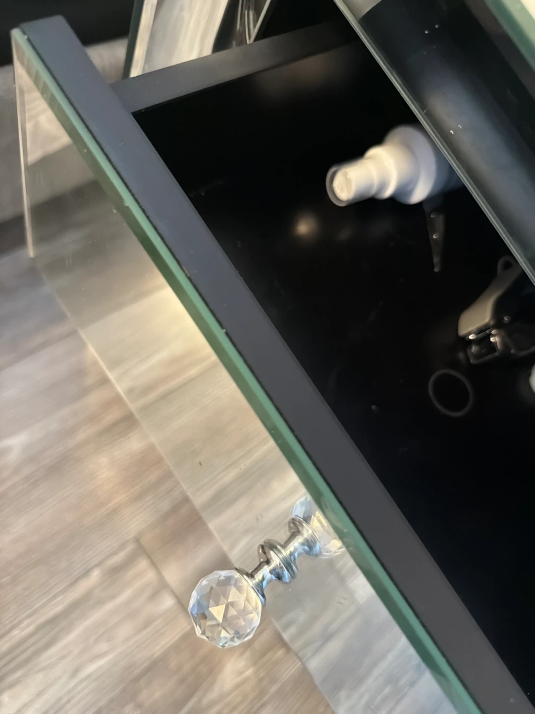 Mirrored heavy bedside table - photo 5