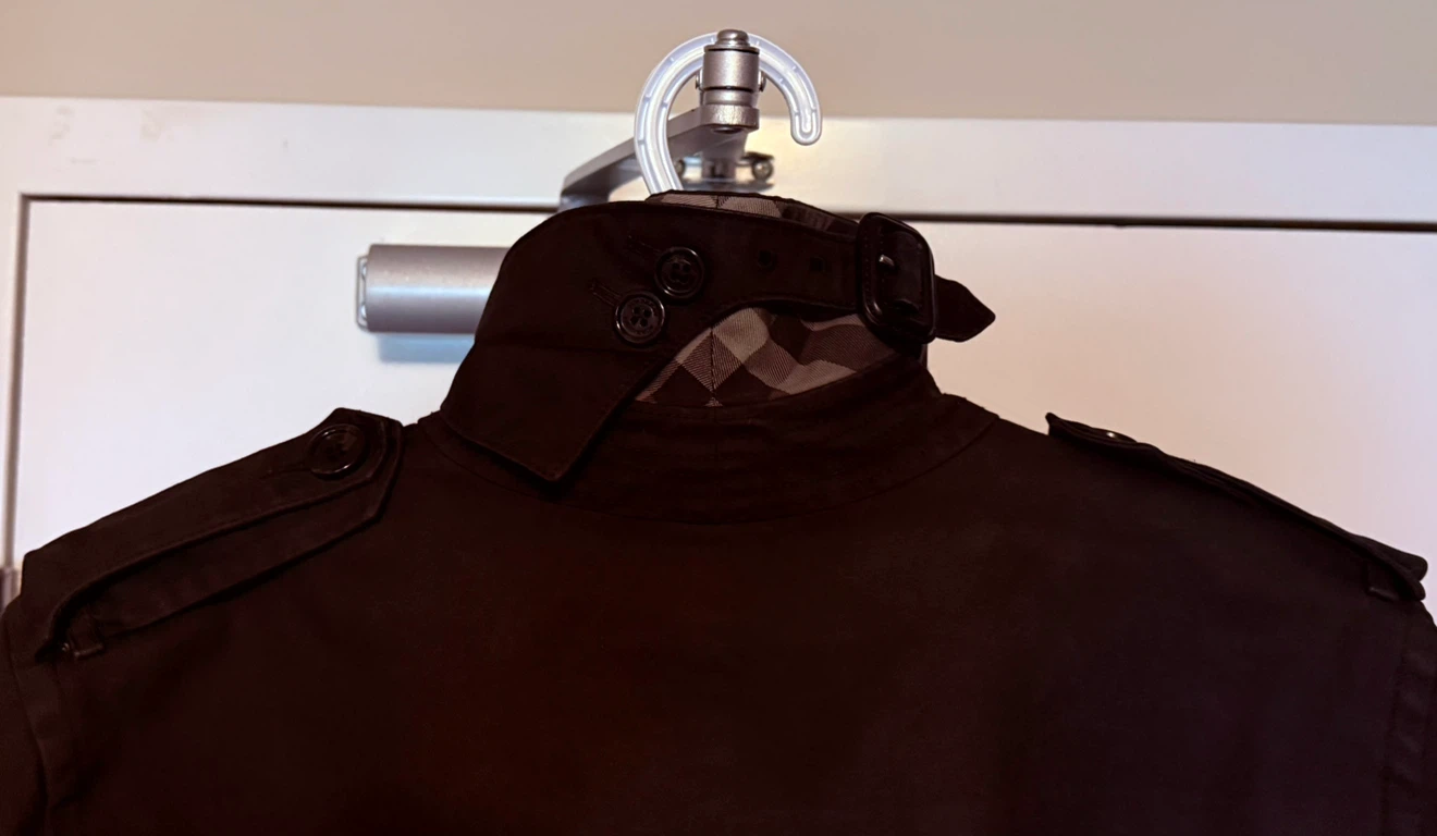 Authentic BURBERRY Trench COAT • UNISEX • 850 OBO - photo 4