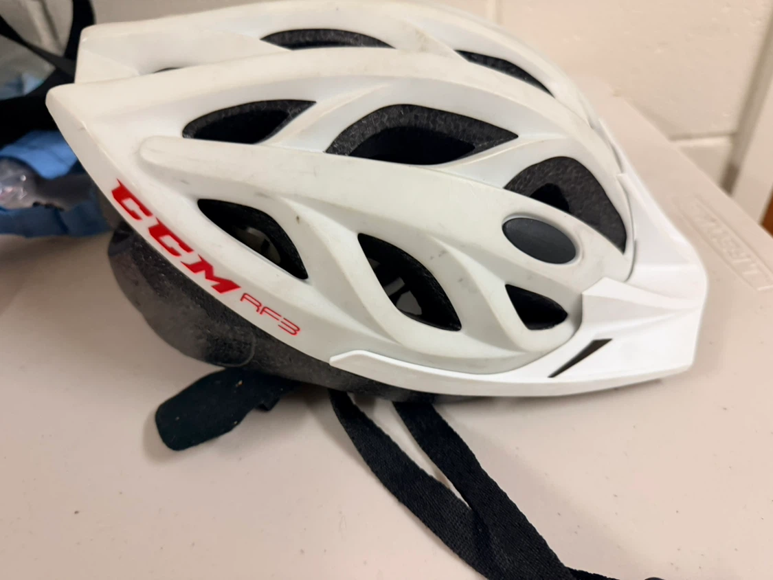 CCM RF3 Bicycle Helmet - photo 3