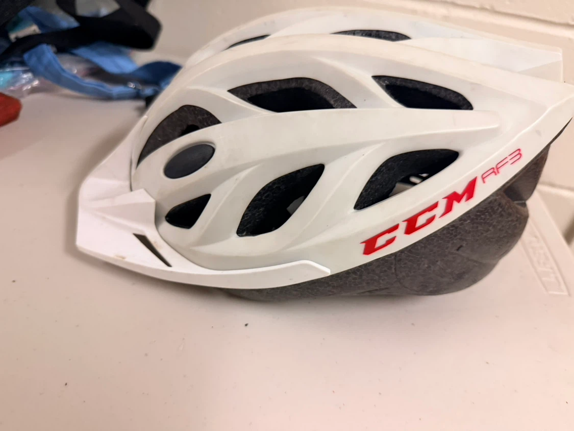 CCM RF3 Bicycle Helmet - photo 4
