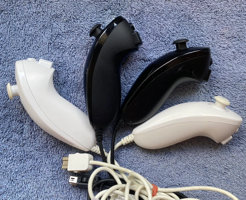Nintendo Wii Nunchucks - photo 2