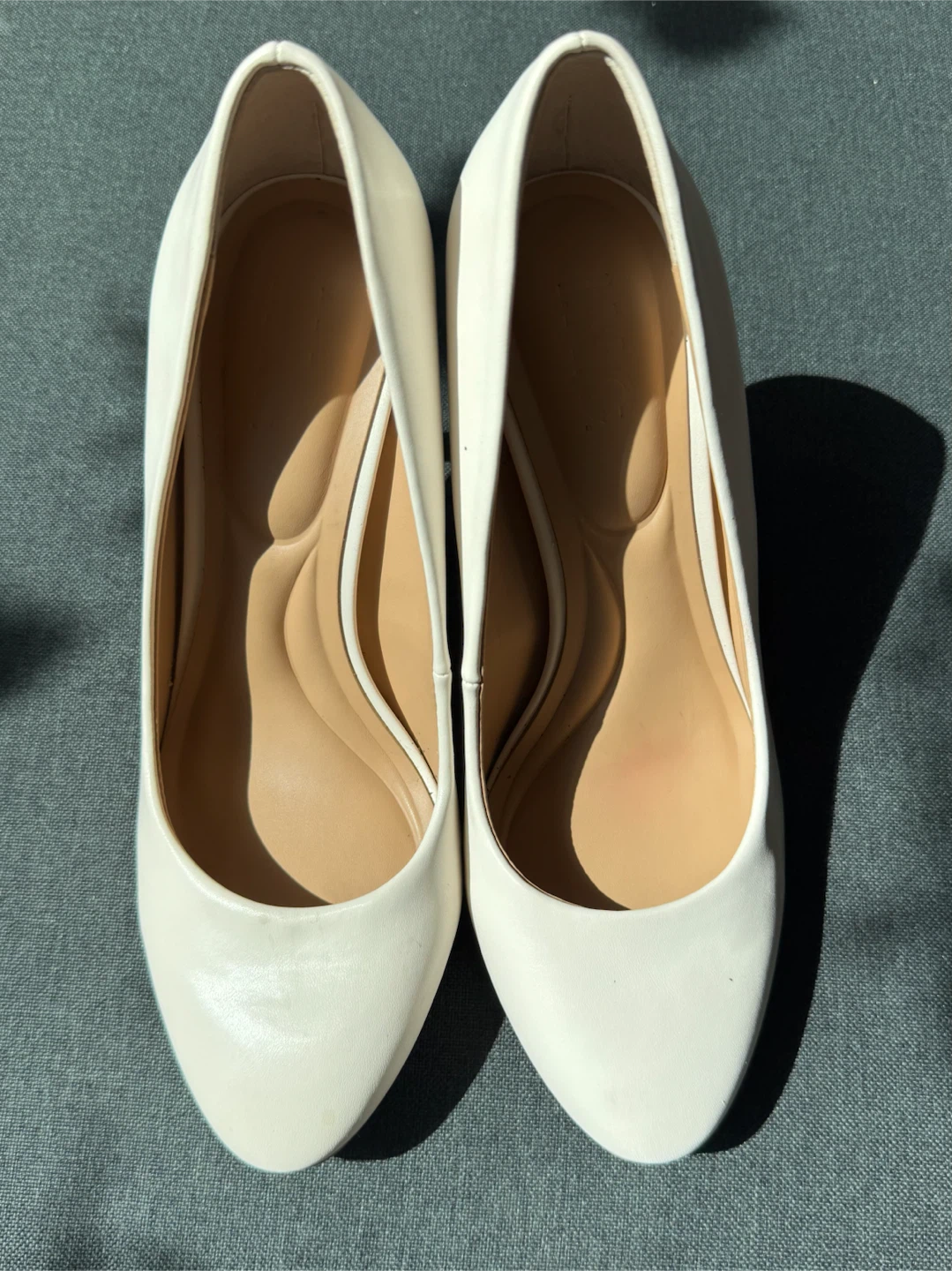 I.N.C. International Concepts White Pumps Size 7M