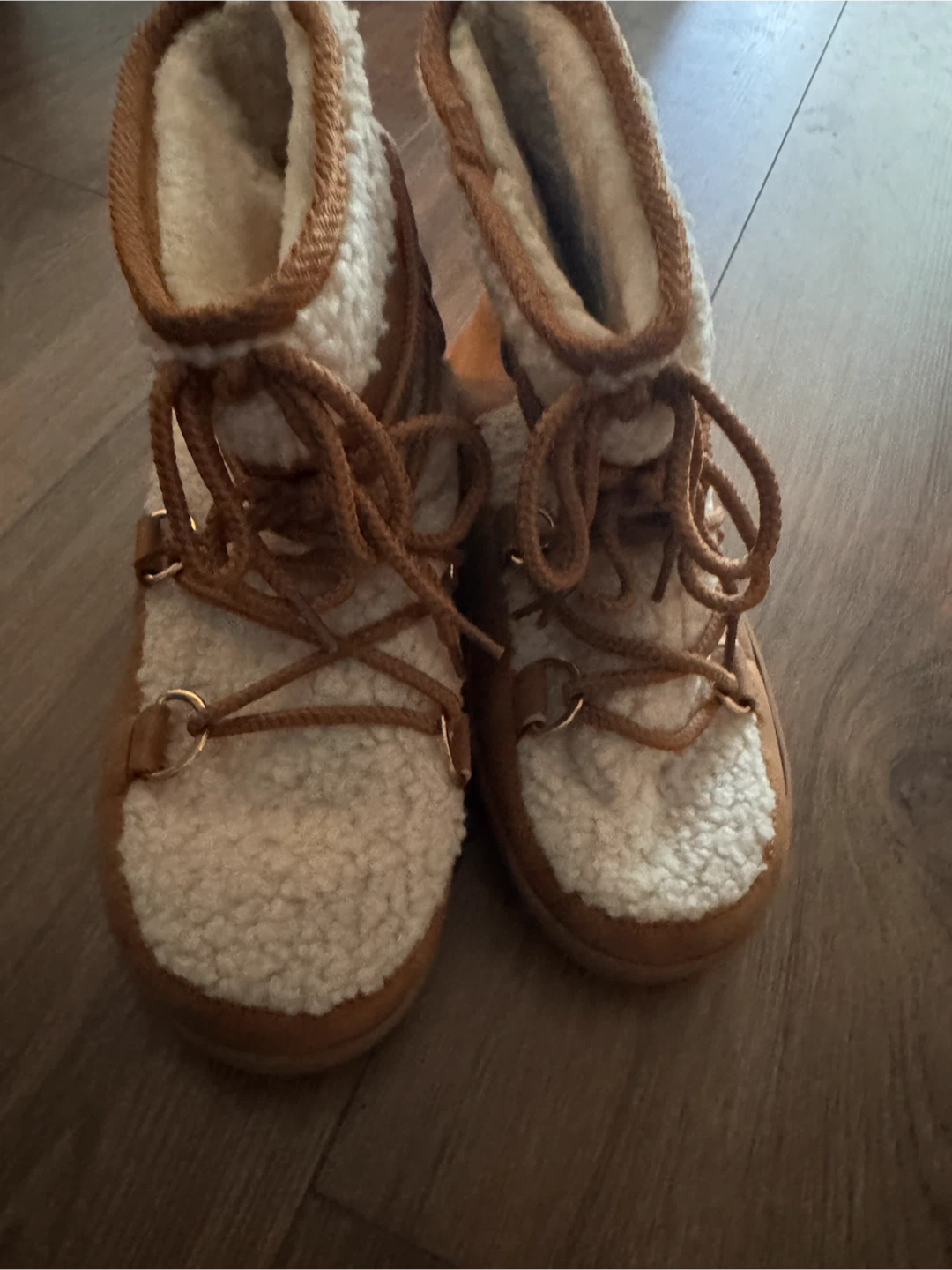 Sherpa lined lace-up winter boots size 5.5 - photo 2