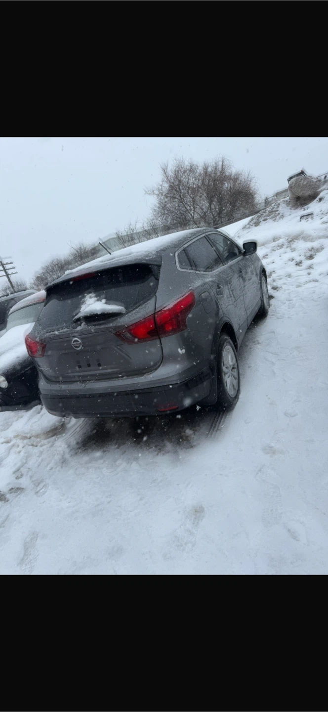 Grey Nissan Qashqai - photo 2