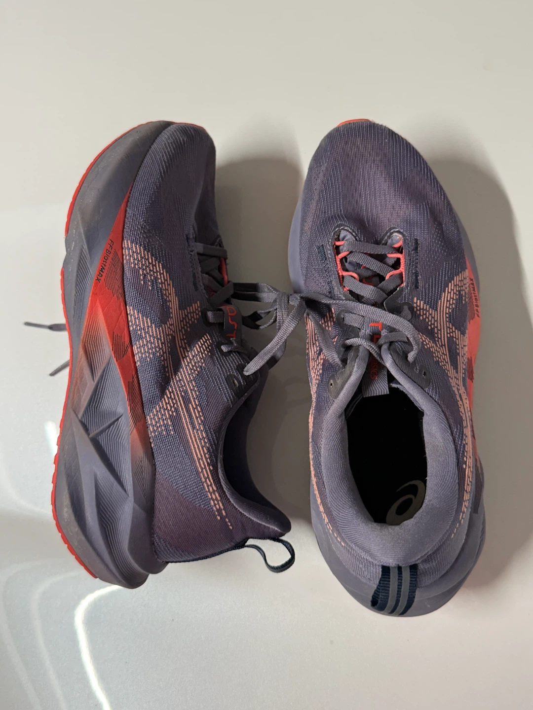 ASICS NovaBlast Running Shoes. Size 8.5