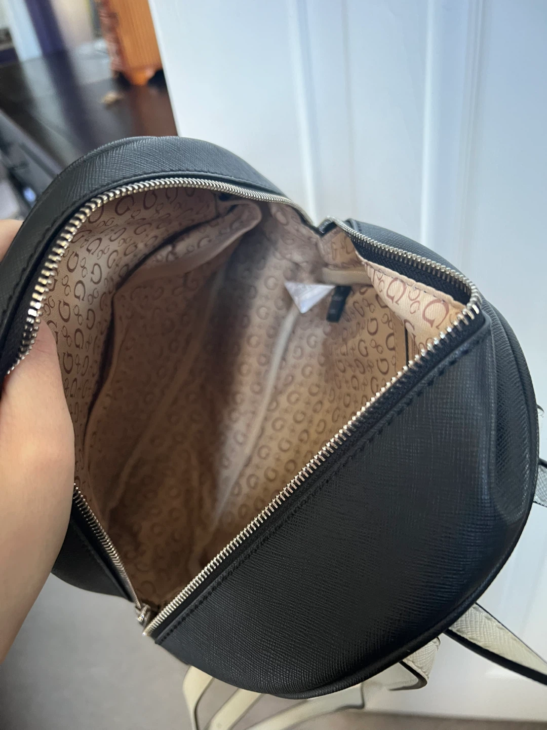 Guess Black and White Backpack - photo 5