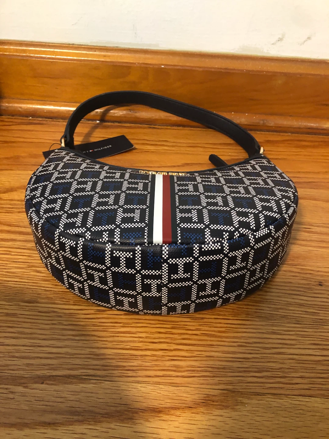 Tommy Hilfiger Monogram Shoulder Bag - photo 4