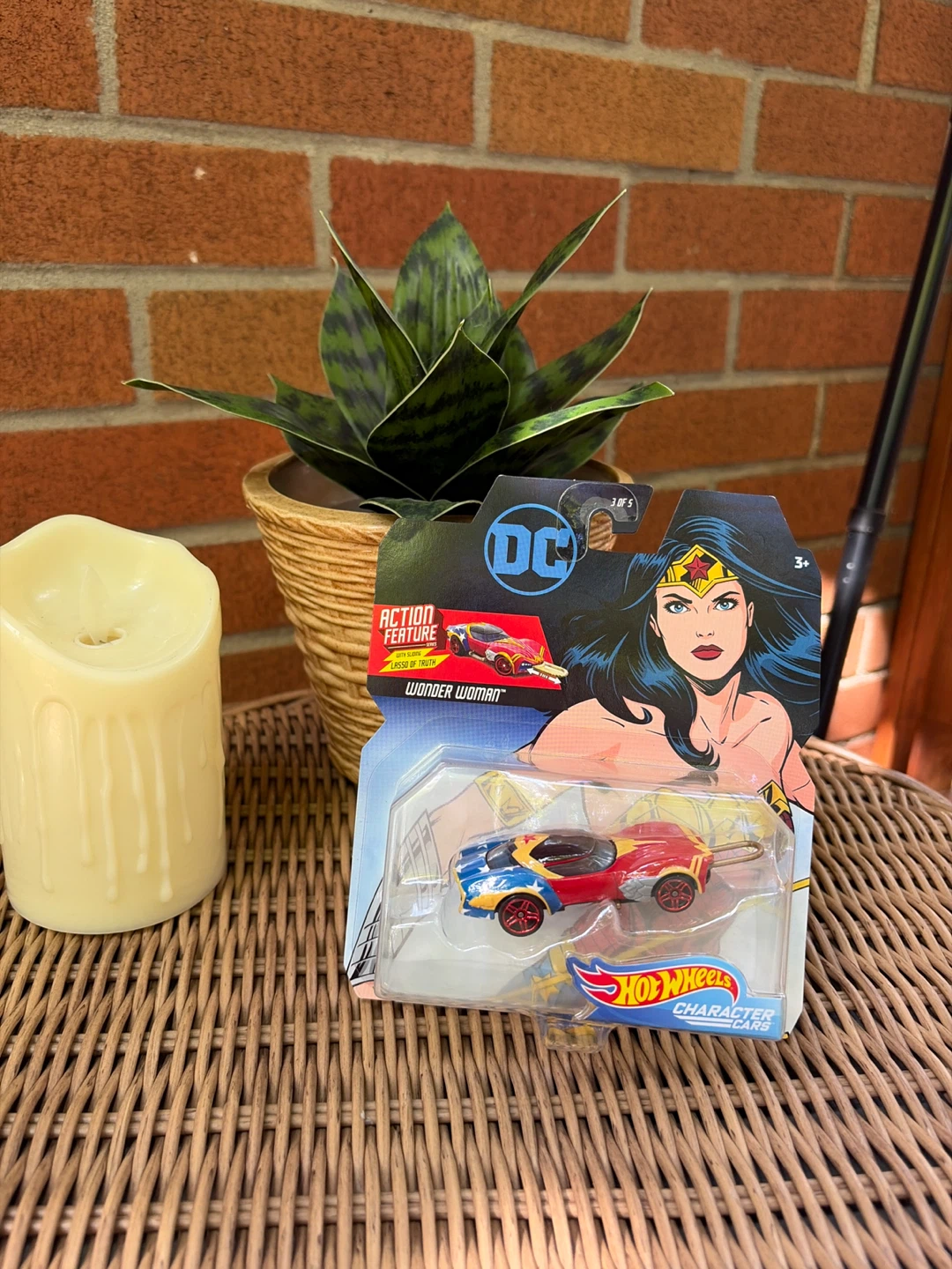 BNNU Hot Wheels Wonder Woman Character Car