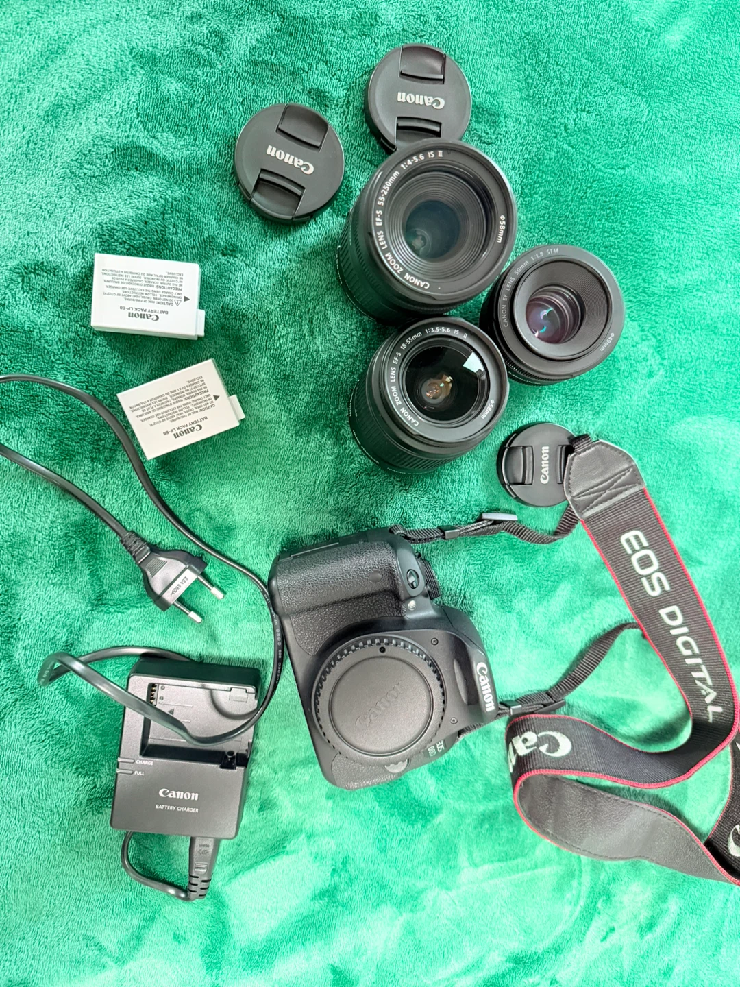 Canon EOS 700D DSLR Camera Kit | 3 Lenses 18-55mm, 55-250mm,50mm