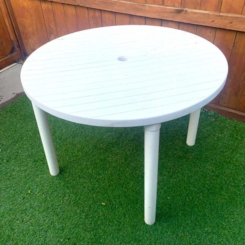 Round Outdoor Patio Table White Garden Deck Table Umbrella Hole